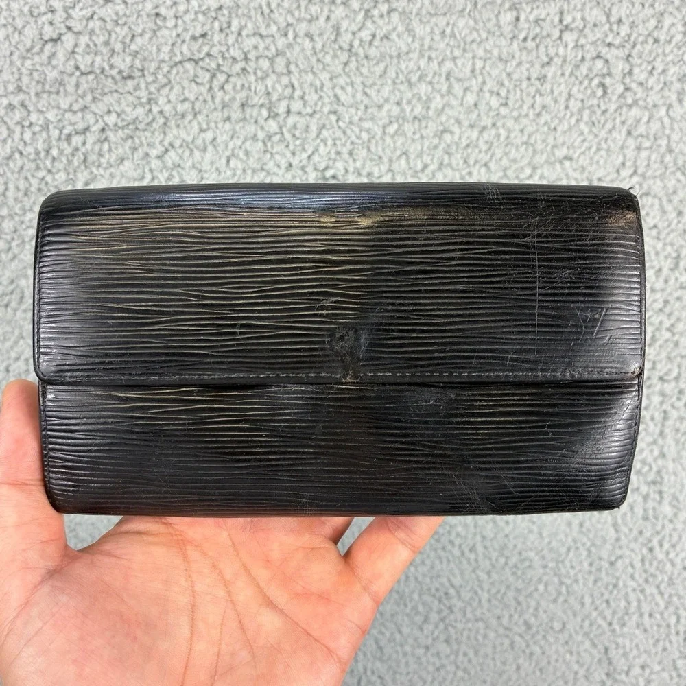 Louis Vuitton Men's OS Black Epi Bi-Fold Wallet Vintage Luxury Designer Classic